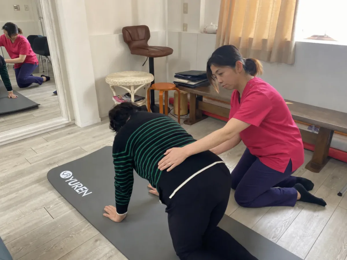 りぽの整体院で施術を行う様子